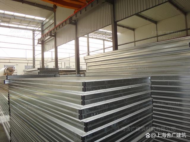 部分,市場(chǎng)的競(jìng)爭(zhēng)非常大,而單純地做好隔墻板輕質(zhì)這一效果是遠(yuǎn)遠(yuǎn)不夠的